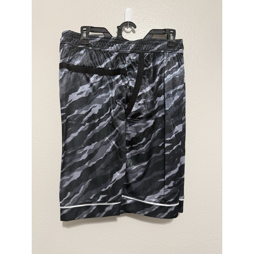 AND1 Men's Offense 8" Basketball Shorts Black and Gray Size 2XL NWT - Picture 3 of 9